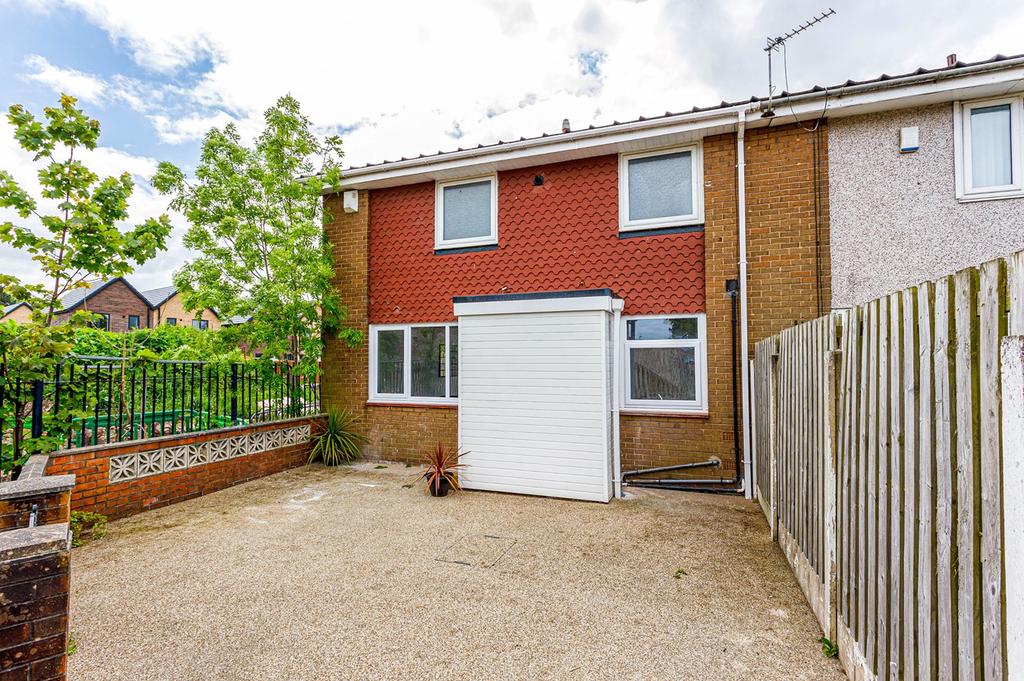 Rutland Road, Partington, Manchester... 3 bed end of terrace house £180,000