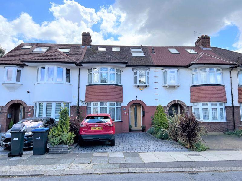 Rowantree Road, Winchmore Hill, London 4 bed terraced house £2,700 pcm (£623 pw)