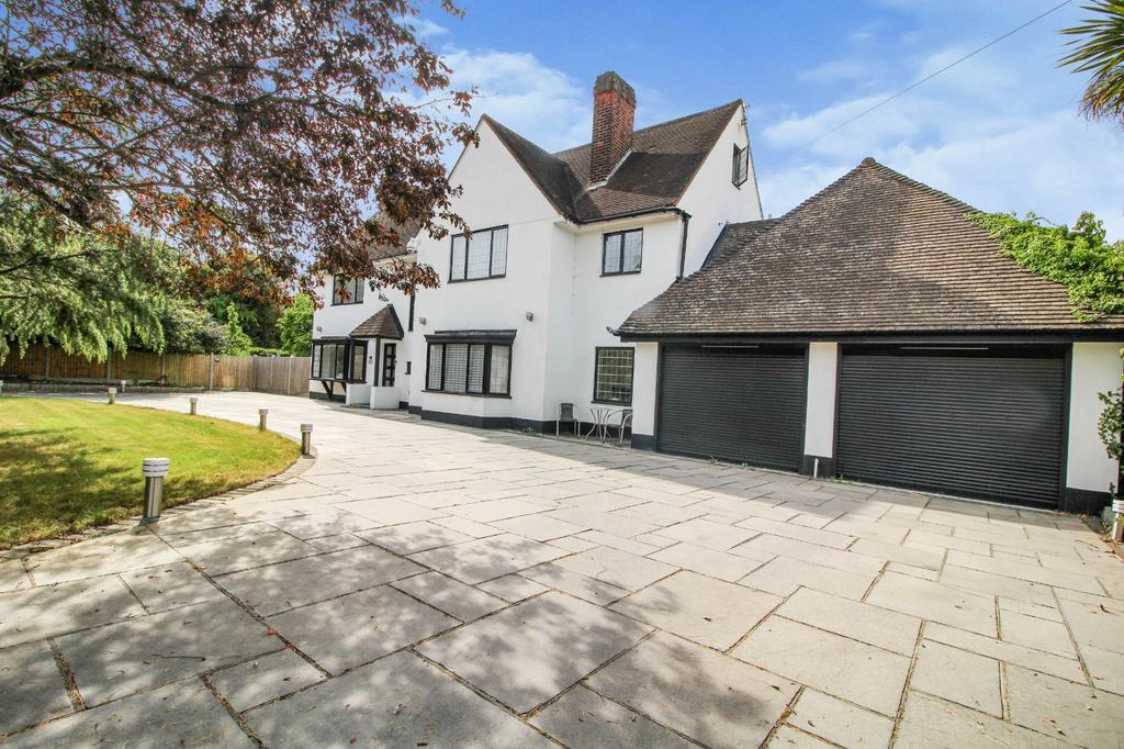 Broadway, Gidea Park, RM2 6 bed detached house for sale £2,400,000
