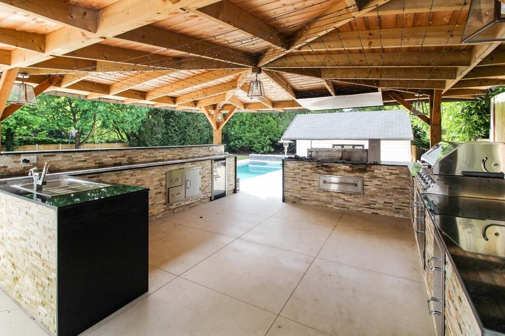 Outdoor Kitchen