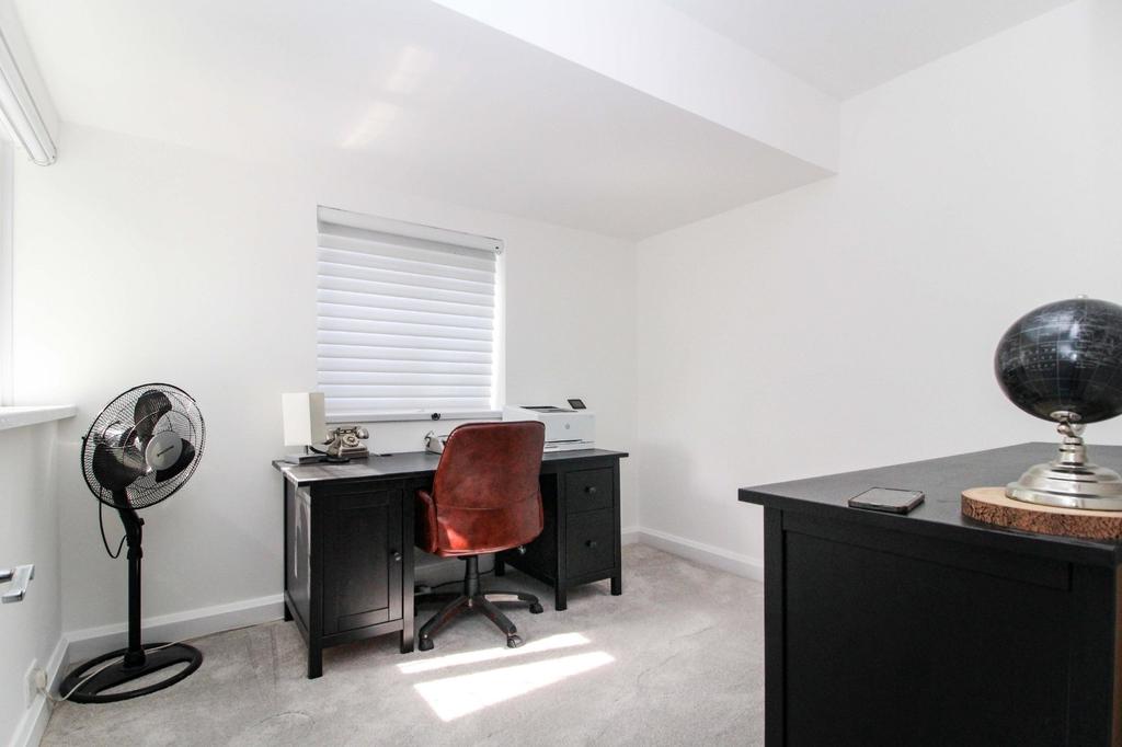 Bedroom / Study