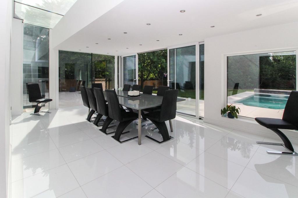 Dining Room / Garden