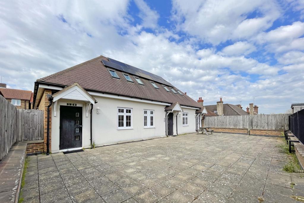 Downs View Place, Hassocks, West Sussex, BN6 8AN 2 bed apartment to rent £1,250 pcm (£288 pw)