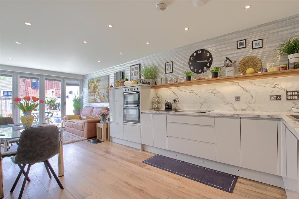 Stewart Park Avenue, Ladgate Lane 4 bed detached house £269,000