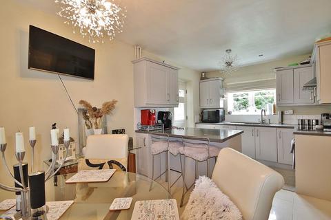 4 Hazel Close, Witney, OX28 1EL
