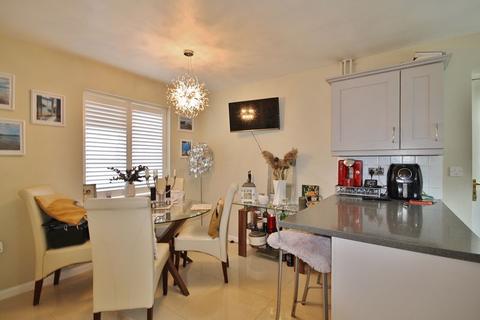 4 Hazel Close, Witney, OX28 1EL