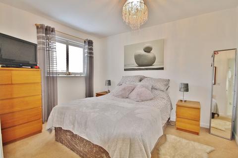 4 Hazel Close, Witney, OX28 1EL
