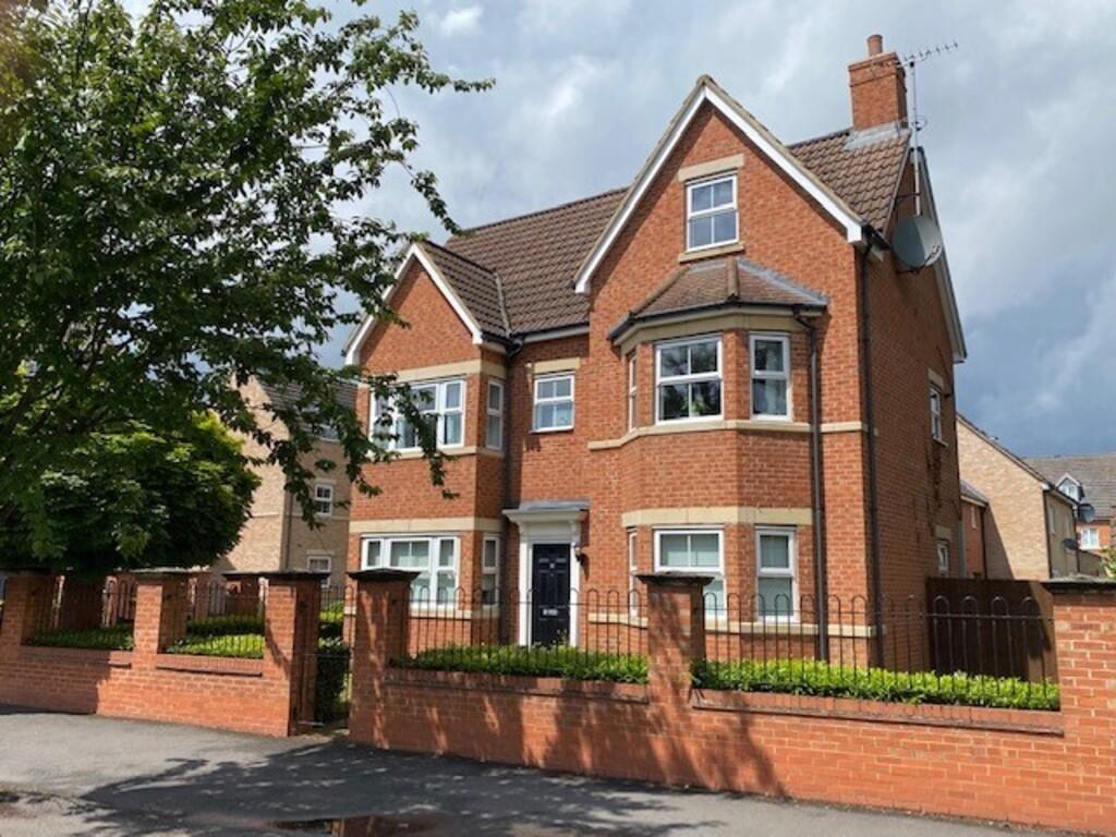 Appledore Road 1 bed flat £162,000