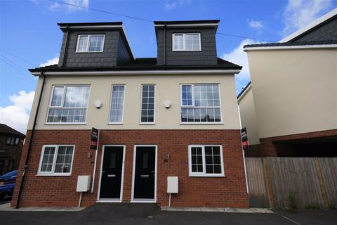 3 bedroom semi-detached house to rent, Culcheth Lane, Newton Heath