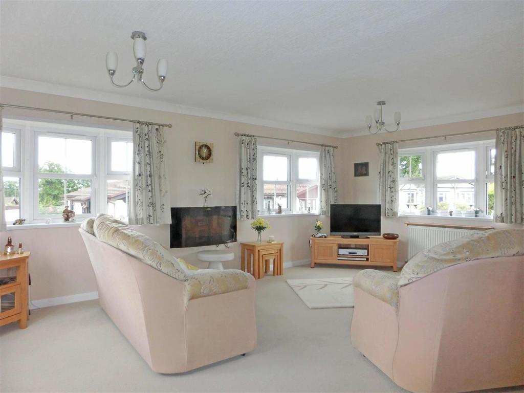 Chapel Lane, St Mary's Park, Wythall... 2 bed park home £200,000