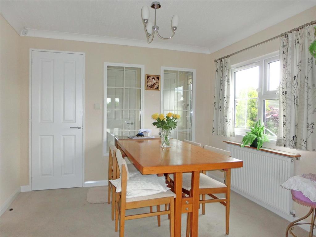 Chapel Lane, St Mary's Park, Wythall... 2 bed park home £200,000