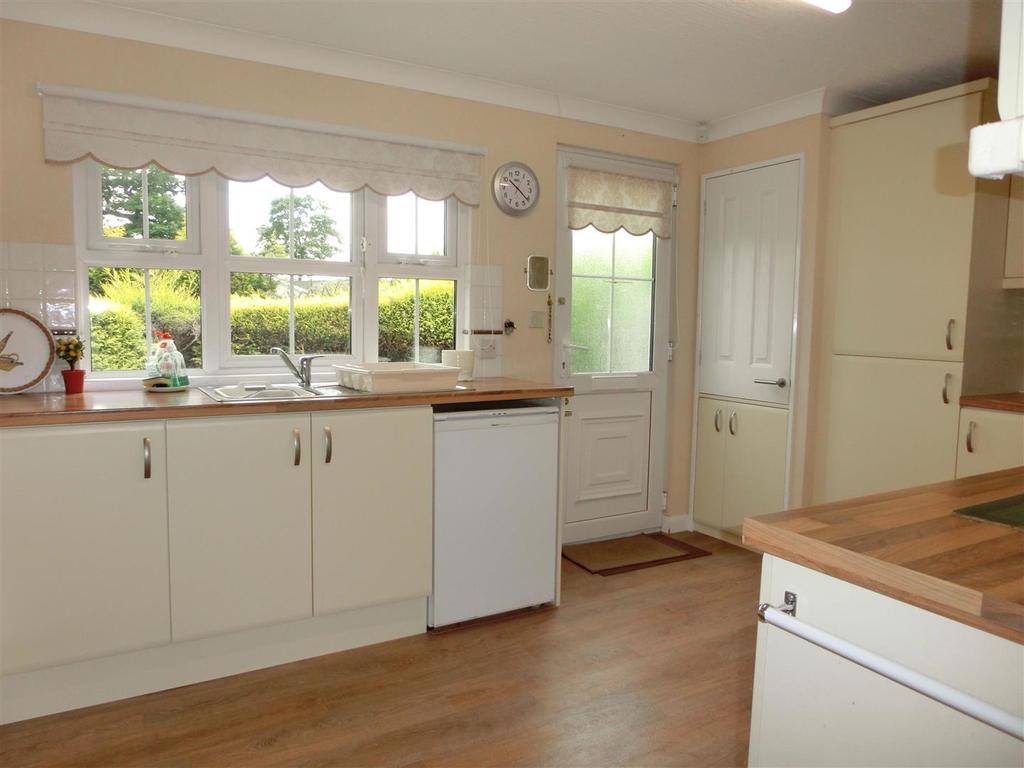 Chapel Lane 10 kitchen 2.jpg