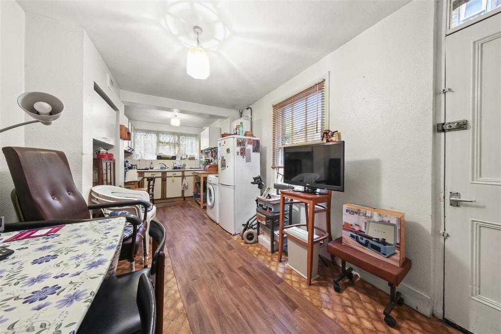 Large through kitchen/diner