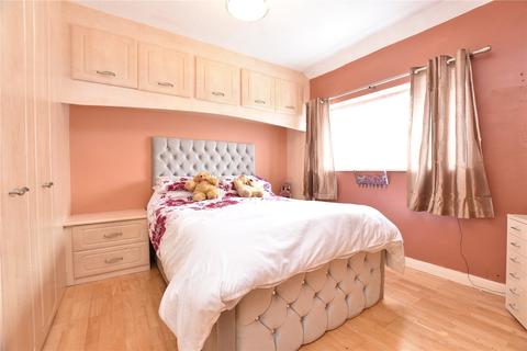3 bedroom semi-detached house for sale - Monkswood Avenue, Leeds, West Yorkshire