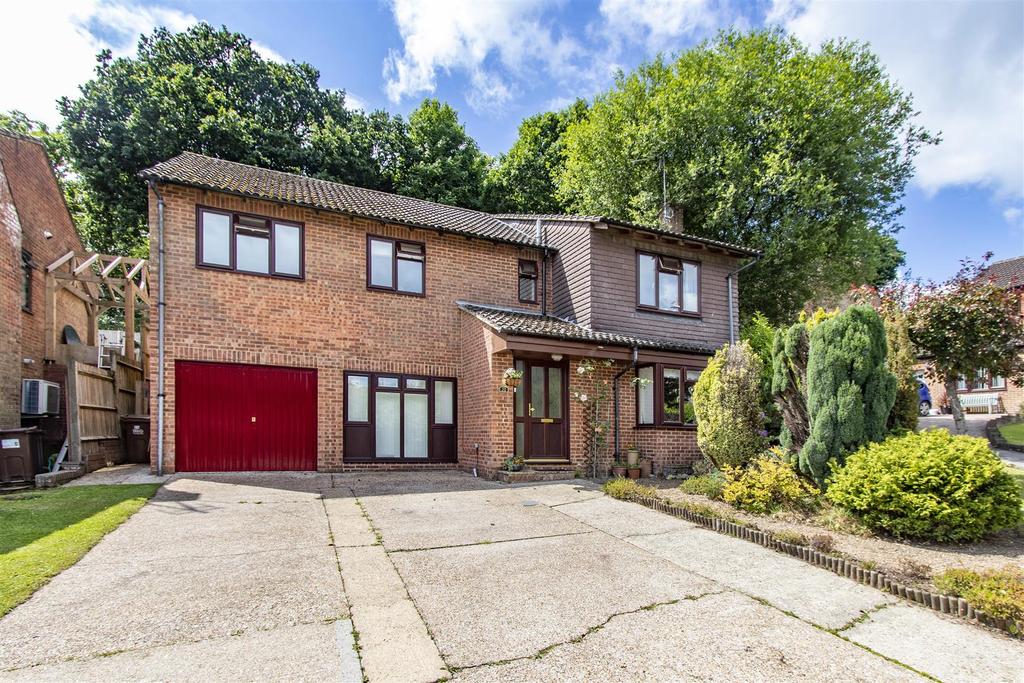 Booker Close, Crowborough 4 bed detached house £500,000