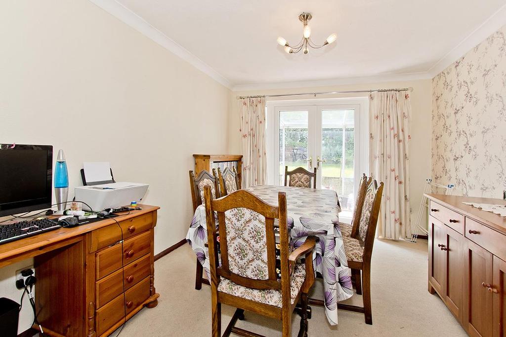 Booker Close, Crowborough 4 bed detached house £500,000