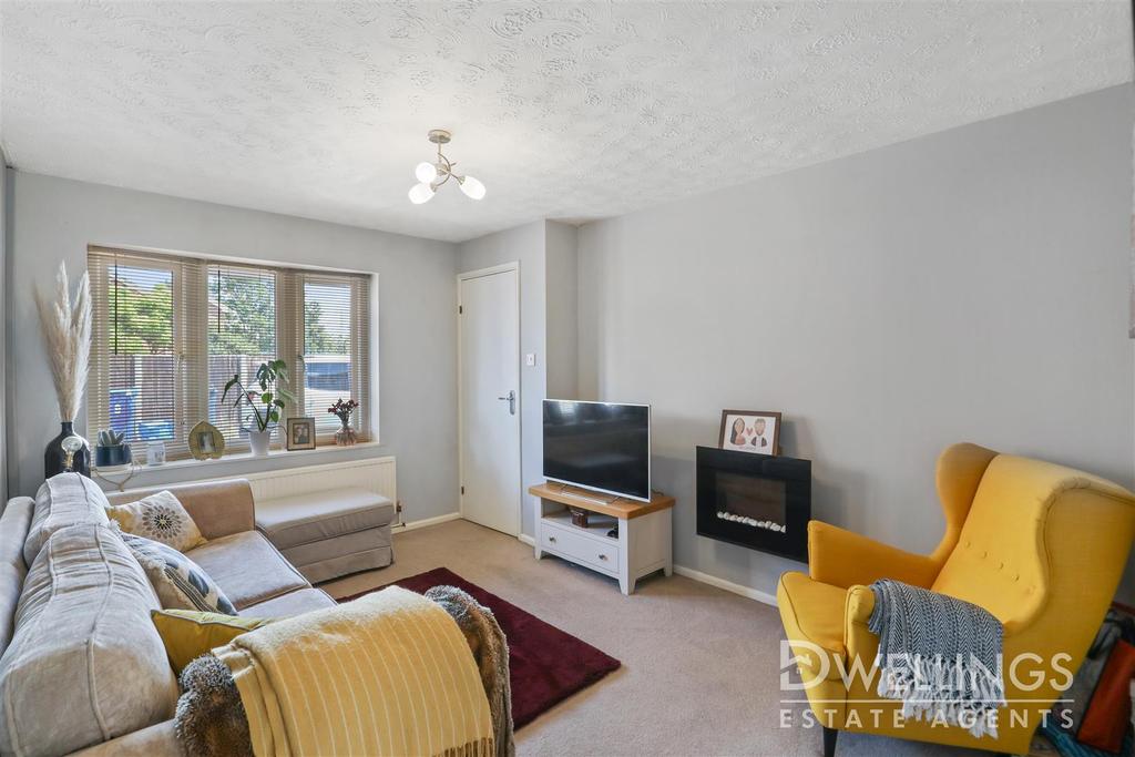 Dallow Crescent, BurtonOnTrent 2 bed semidetached house for sale £