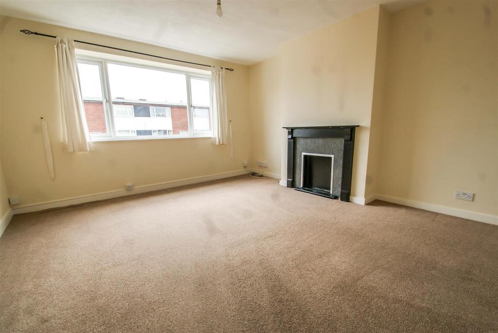 Fairlawn Close, Leamington Spa 2 bed duplex for sale £180,000