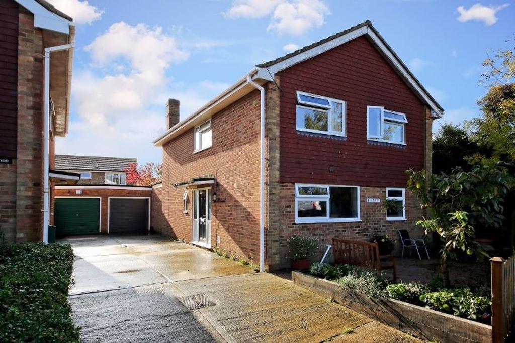 Windmill Road, Weald, Sevenoaks, TN14 6PJ 4 bed detached house £2,500