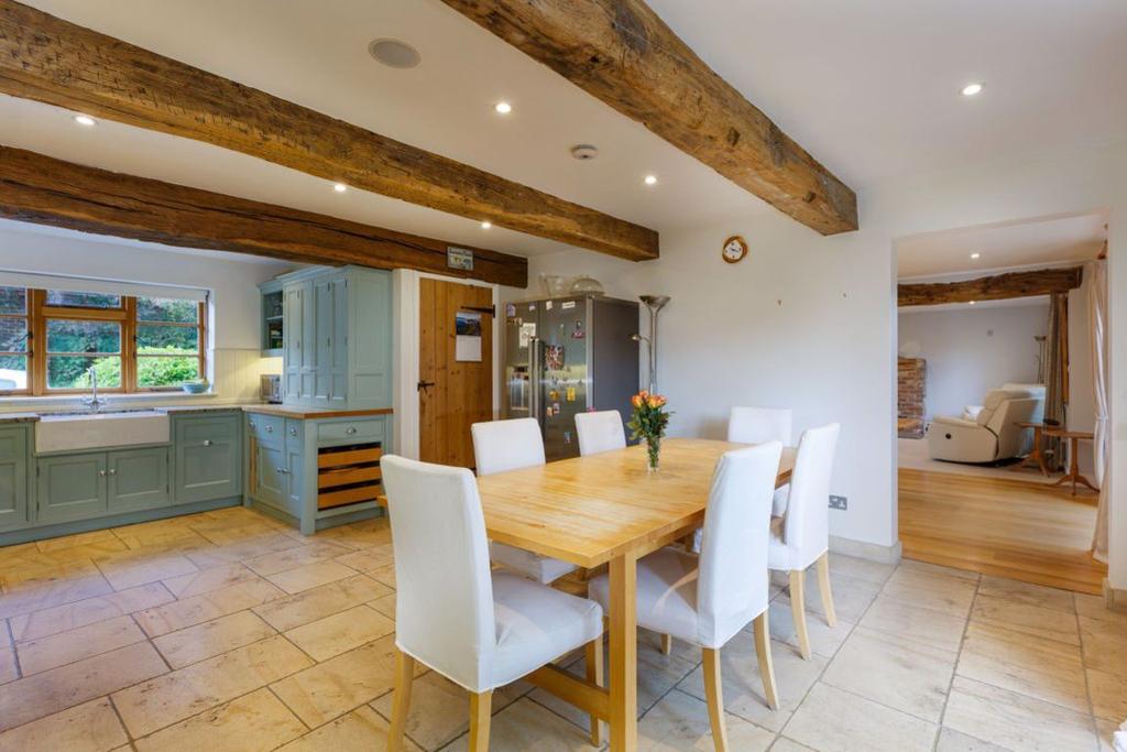 West End Kemsing Kent TN15 6PX 4 bed detached house £4,500 pcm (£
