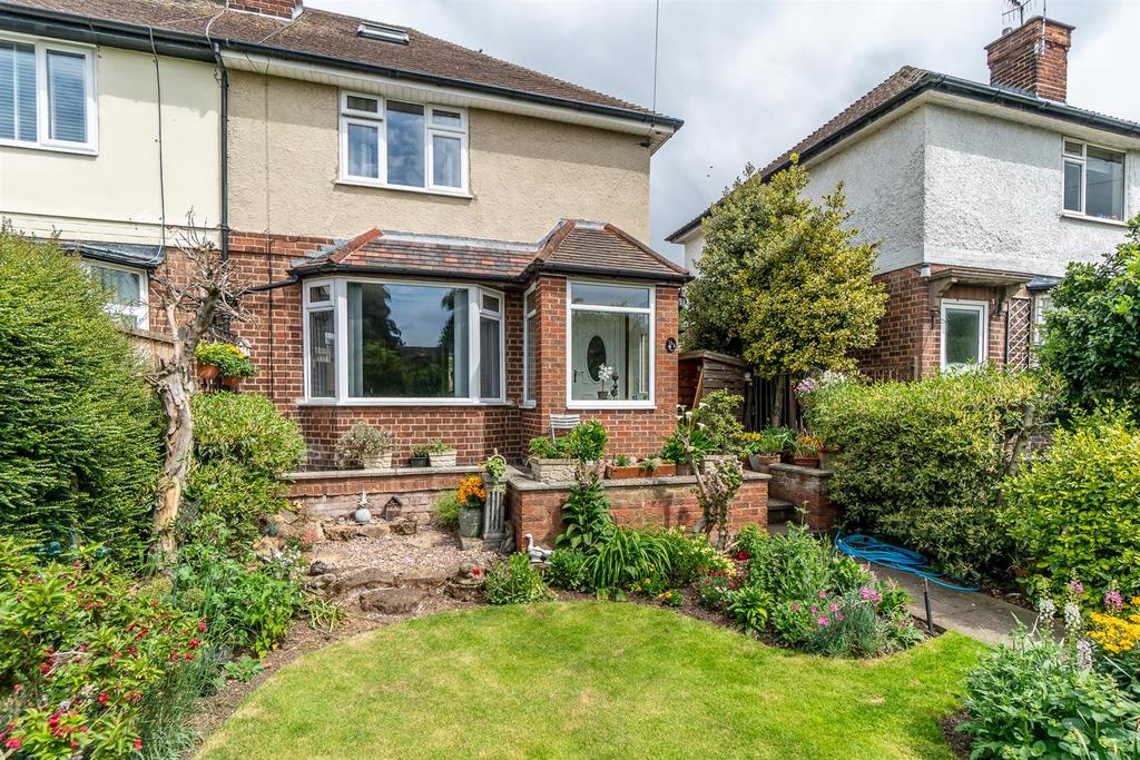 Ruddington Lane, Wilford, Nottingham 2 bed semidetached house £290,000