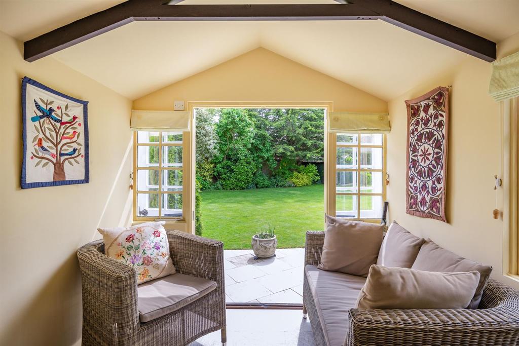 8506046 30 Station Road-interior01.jpg