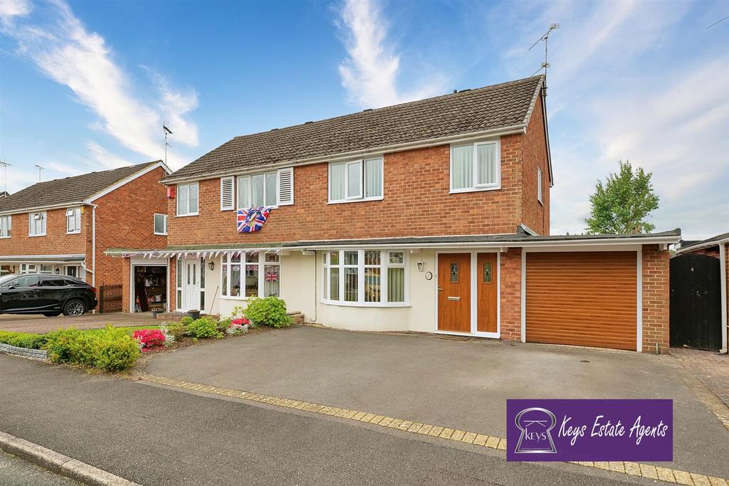 Limewood Close, Blythe Bridge, StokeOnTrent 3 bed semidetached house