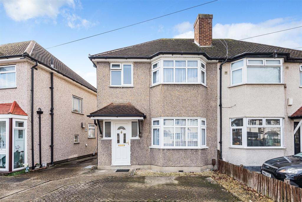 Poole Road, Epsom 3 bed semidetached house £525,000