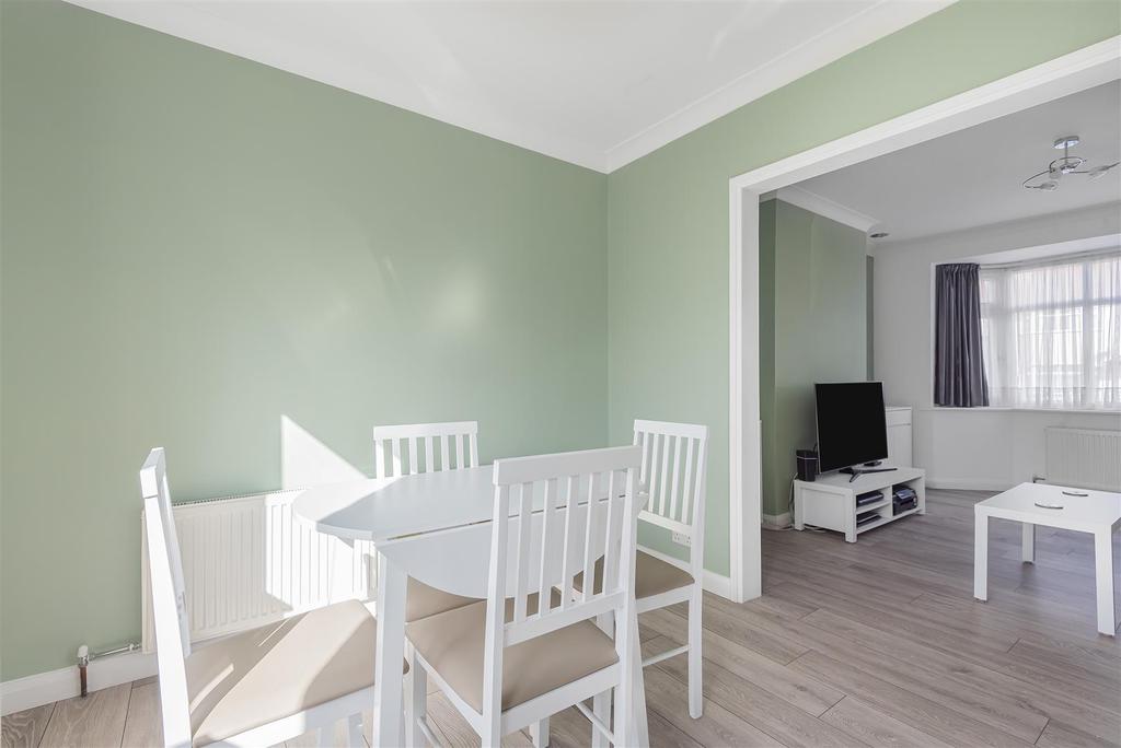 Poole Road, Epsom 3 bed semidetached house £525,000