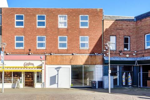 Retail property (high street) to rent, Market Place, Gainsborough, DN21
