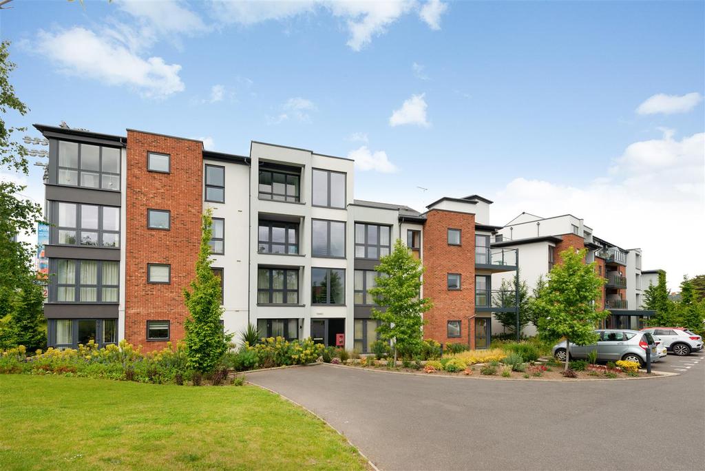 Keepers Close, Canterbury 2 bed flat £450,000