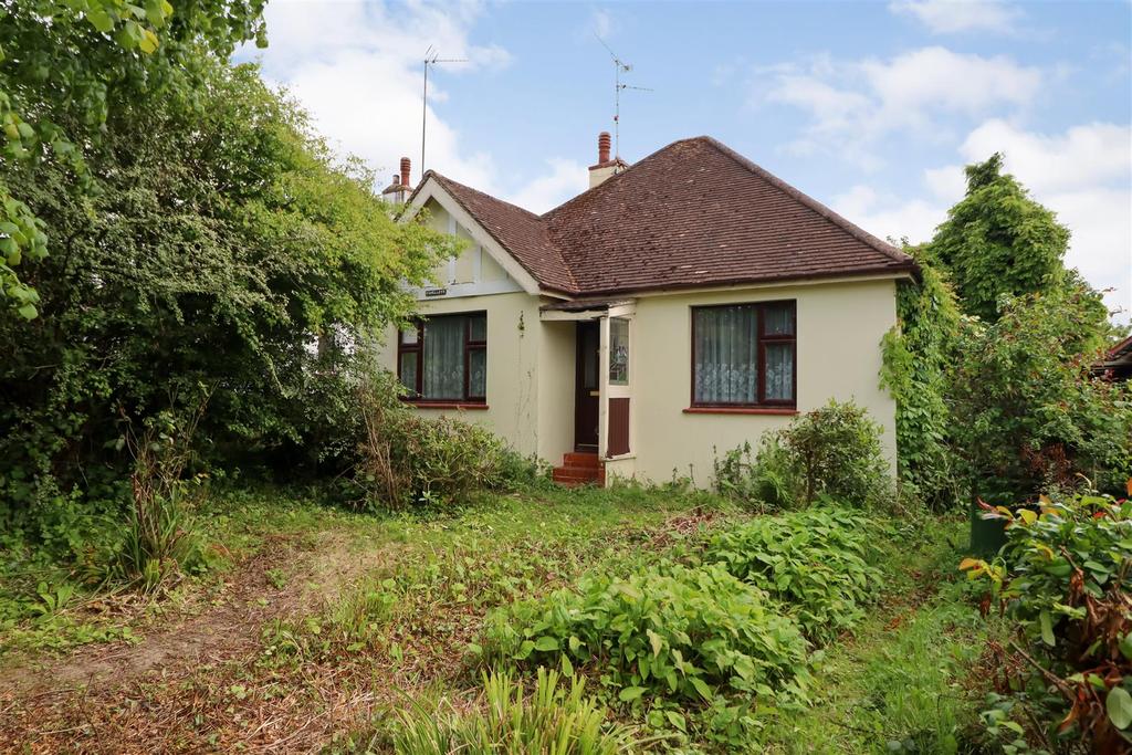 Swindon Road, Horsham 2 bed detached bungalow £400,000