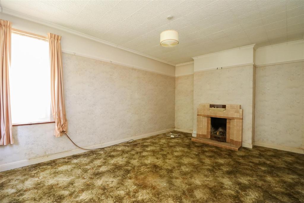 Swindon Road, Horsham 2 bed detached bungalow for sale £400,000