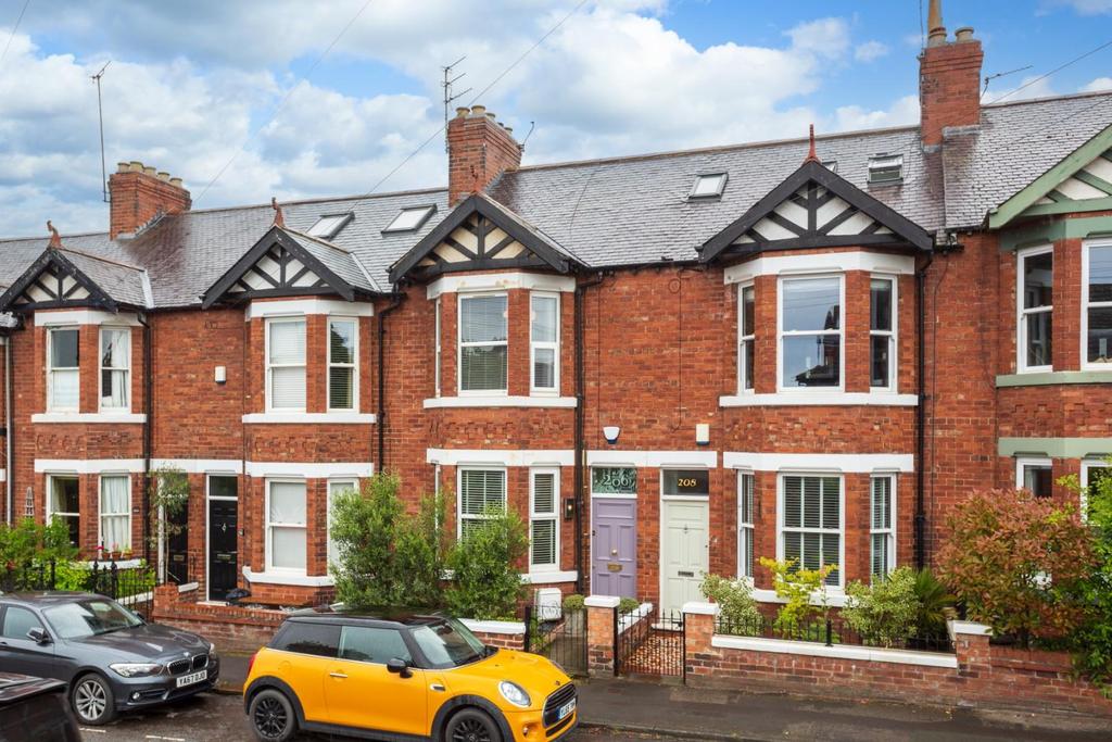 Road, York 2 bed terraced house £400,000