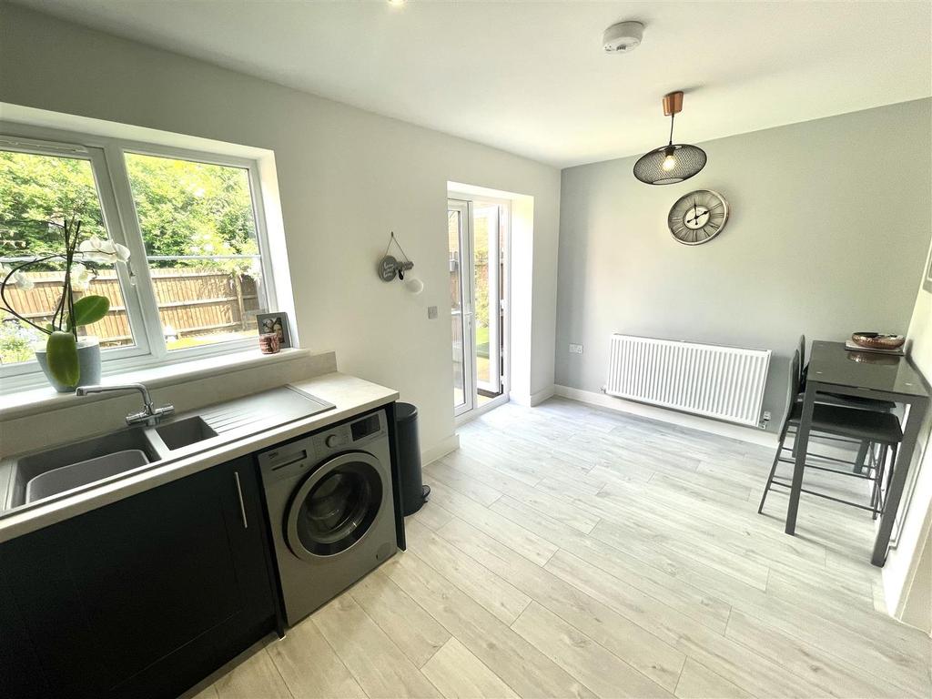 Willow Court, Cowbit, Spalding 3 bed semidetached house £235,000