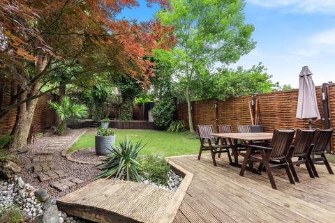 17 Chanctonbury Way, London, N12 7JB