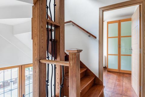 17 Chanctonbury Way, London, N12 7JB