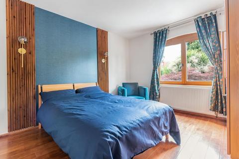 17 Chanctonbury Way, London, N12 7JB