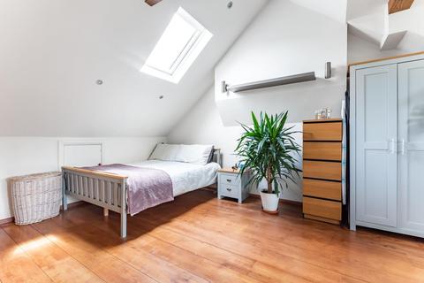 17 Chanctonbury Way, London, N12 7JB