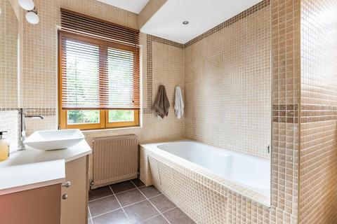 17 Chanctonbury Way, London, N12 7JB