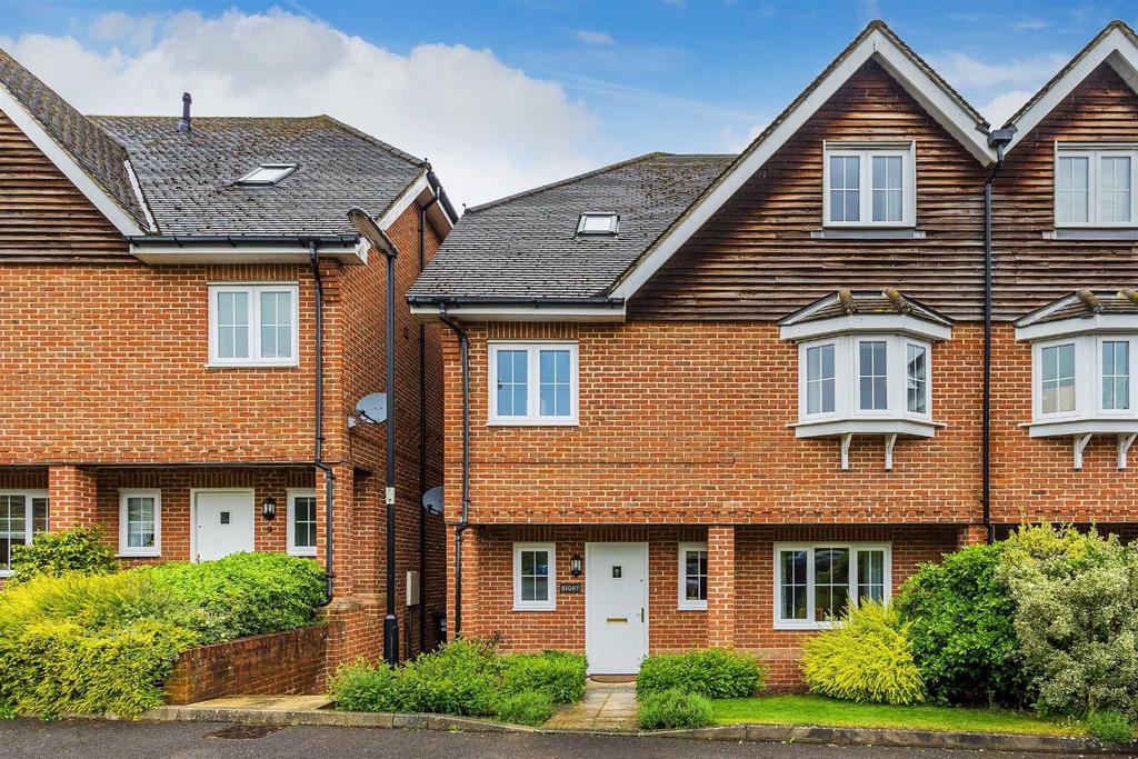 Bay Trees, Limpfield, Oxted 4 bed semidetached house £845,000
