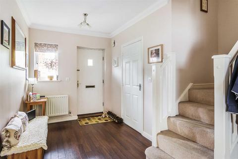 8 Bay Trees, Oxted, RH8 0BF