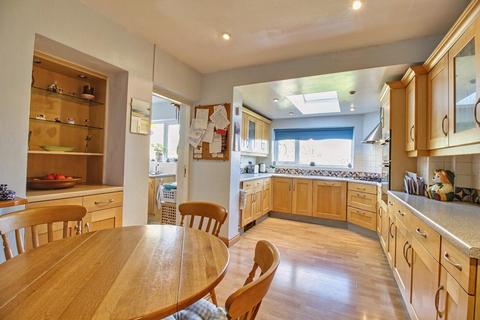 16 Brownberrie Crescent, Horsforth, Leeds, LS18 5PT