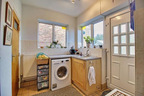 16 Brownberrie Crescent, Horsforth, Leeds, LS18 5PT