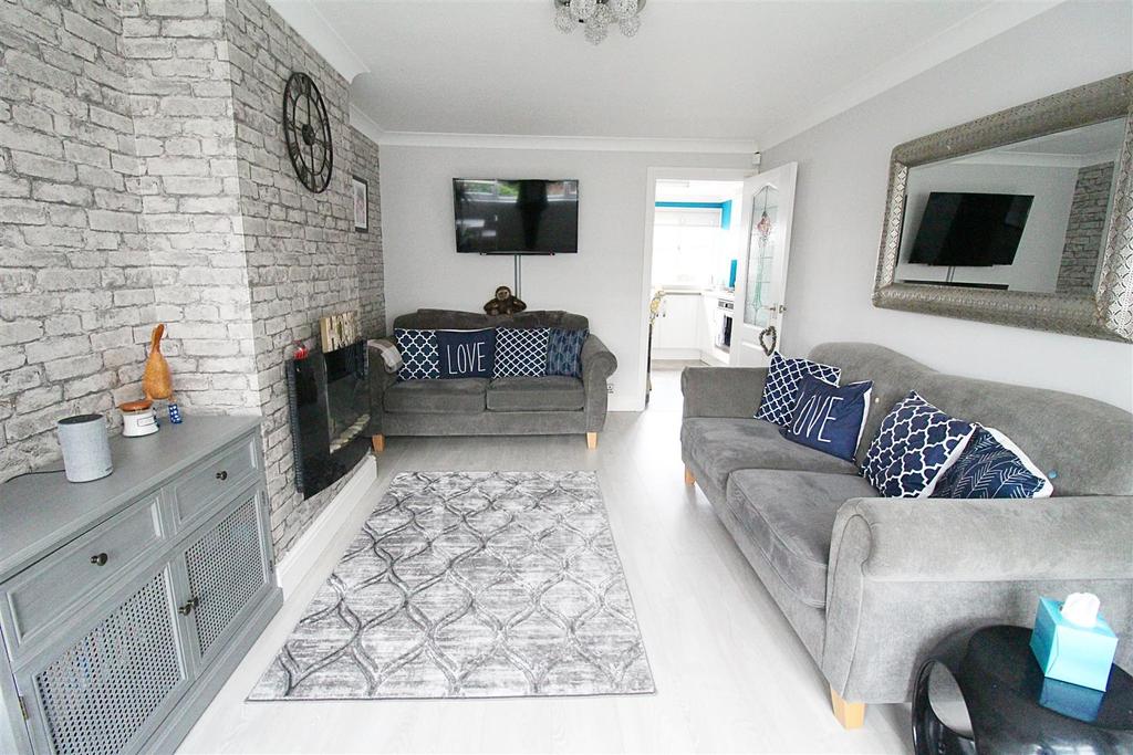 Garrick Close, Hull 2 bed end of terrace house £100,000