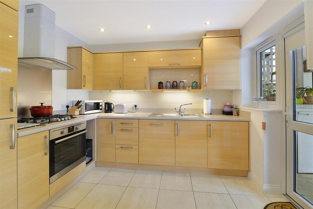 Rookery Court, Marden, Tonbridge 3 bed terraced house £425,000