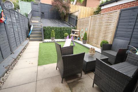 5 Longroyd, Thackley, Bradford, BD10 8WD