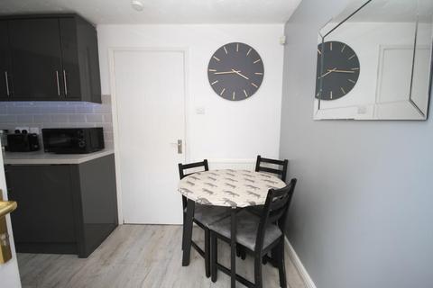 5 Longroyd, Thackley, Bradford, BD10 8WD