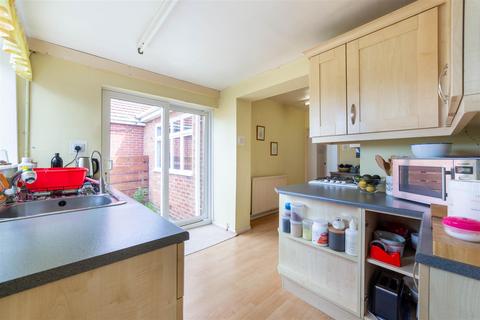 4 bedroom semi-detached house for sale - Rayleigh Drive, Wideopen, Newcastle Upon Tyne