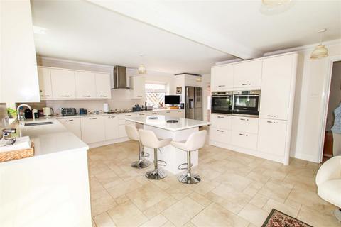 4 bedroom detached bungalow for sale - Passage Lane, Warsash